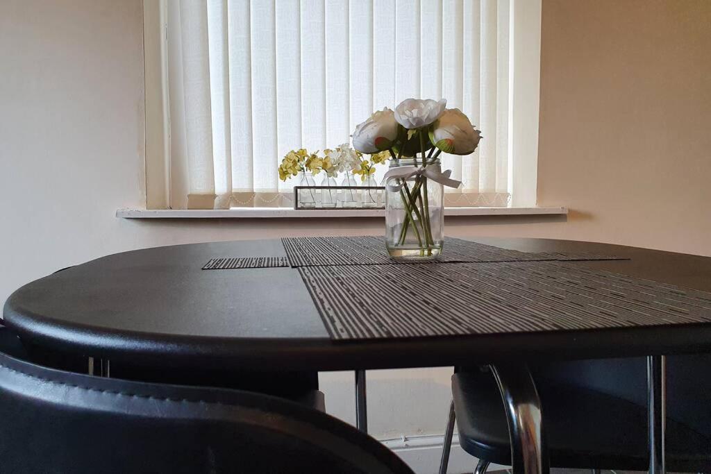Pomfret House, 3 Bedrooms, Burnley Central, Contractors And Groups First Choice, Free Parking Kültér fotó