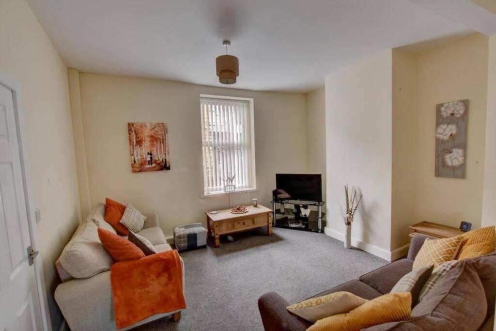 Pomfret House, 3 Bedrooms, Burnley Central, Contractors And Groups First Choice, Free Parking Kültér fotó