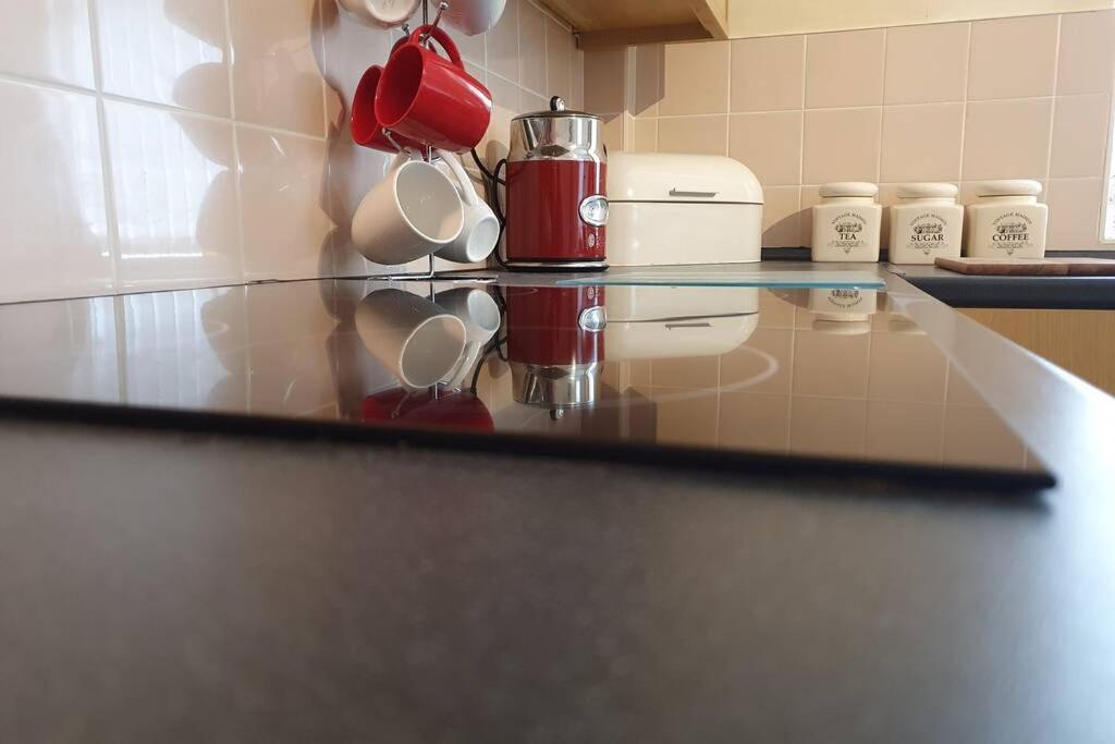 Pomfret House, 3 Bedrooms, Burnley Central, Contractors And Groups First Choice, Free Parking Kültér fotó